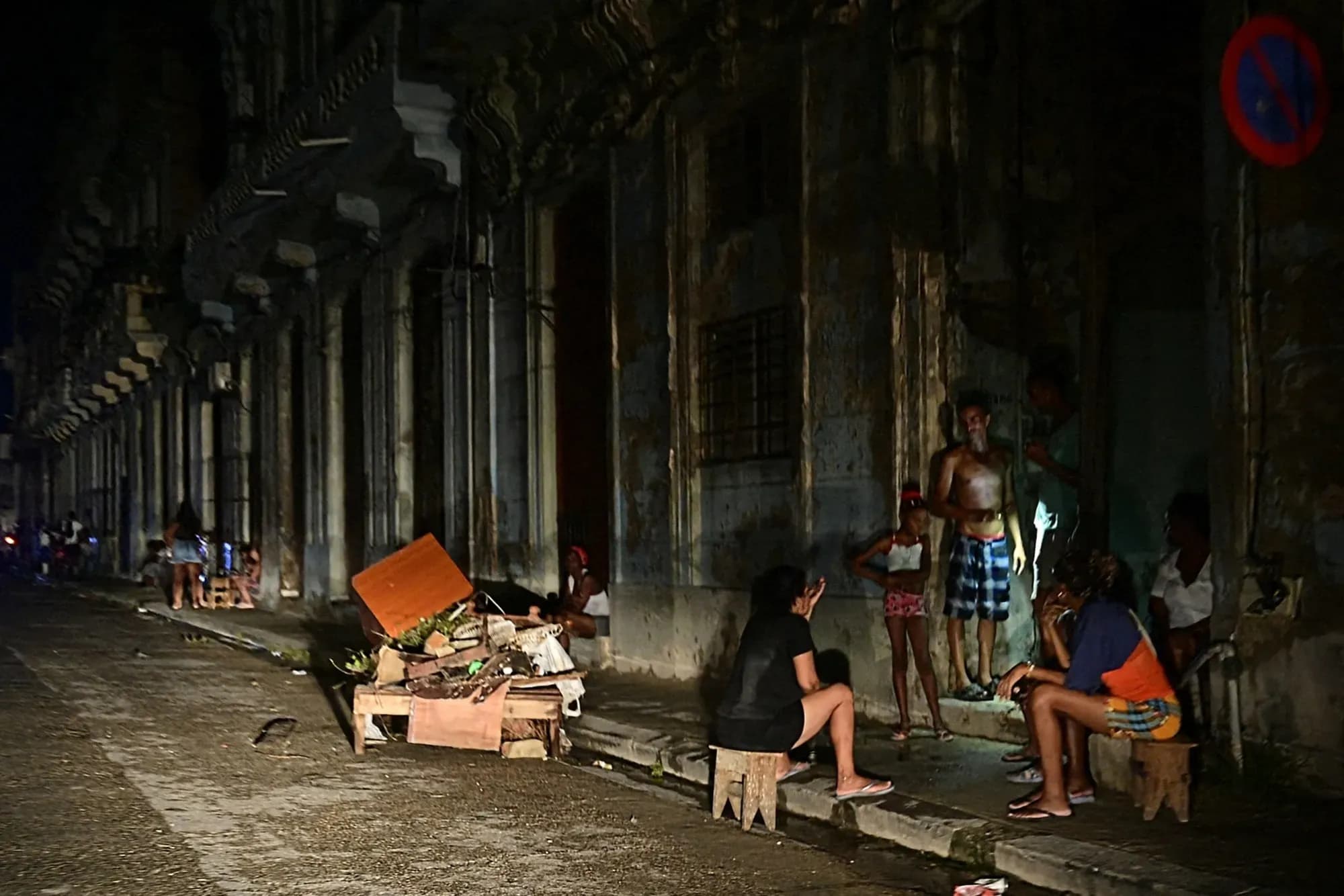 Cuba registra su tercer apagón total en seis meses por la crisis energética