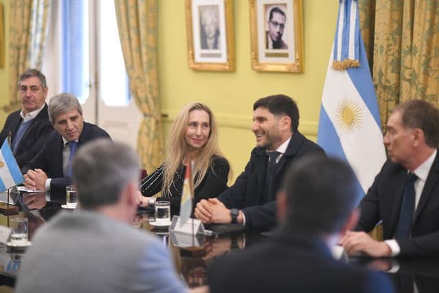El oficialismo diseña una estrategia en tres etapas para modificar las PASO con apoyo de 14 gobernadores