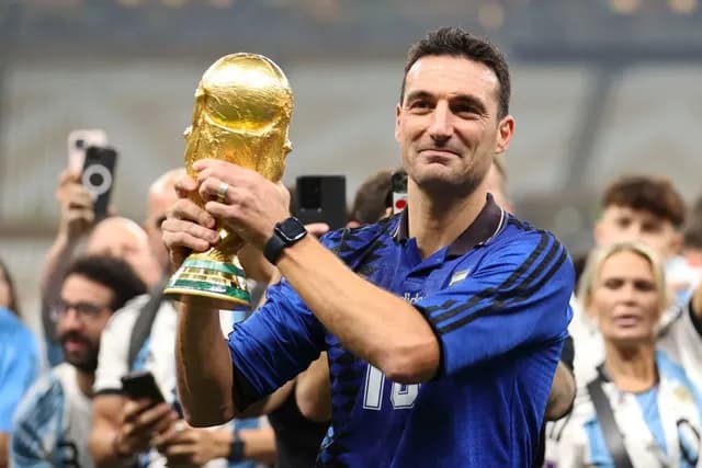 13 triunfos en 15 eliminatorias directas: el récord de Scaloni al llegar a su partido 100