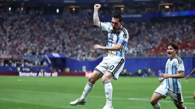 Tres goles en 14 minutos: Argentina remontó a Egipto y está en cuartos del Mundial