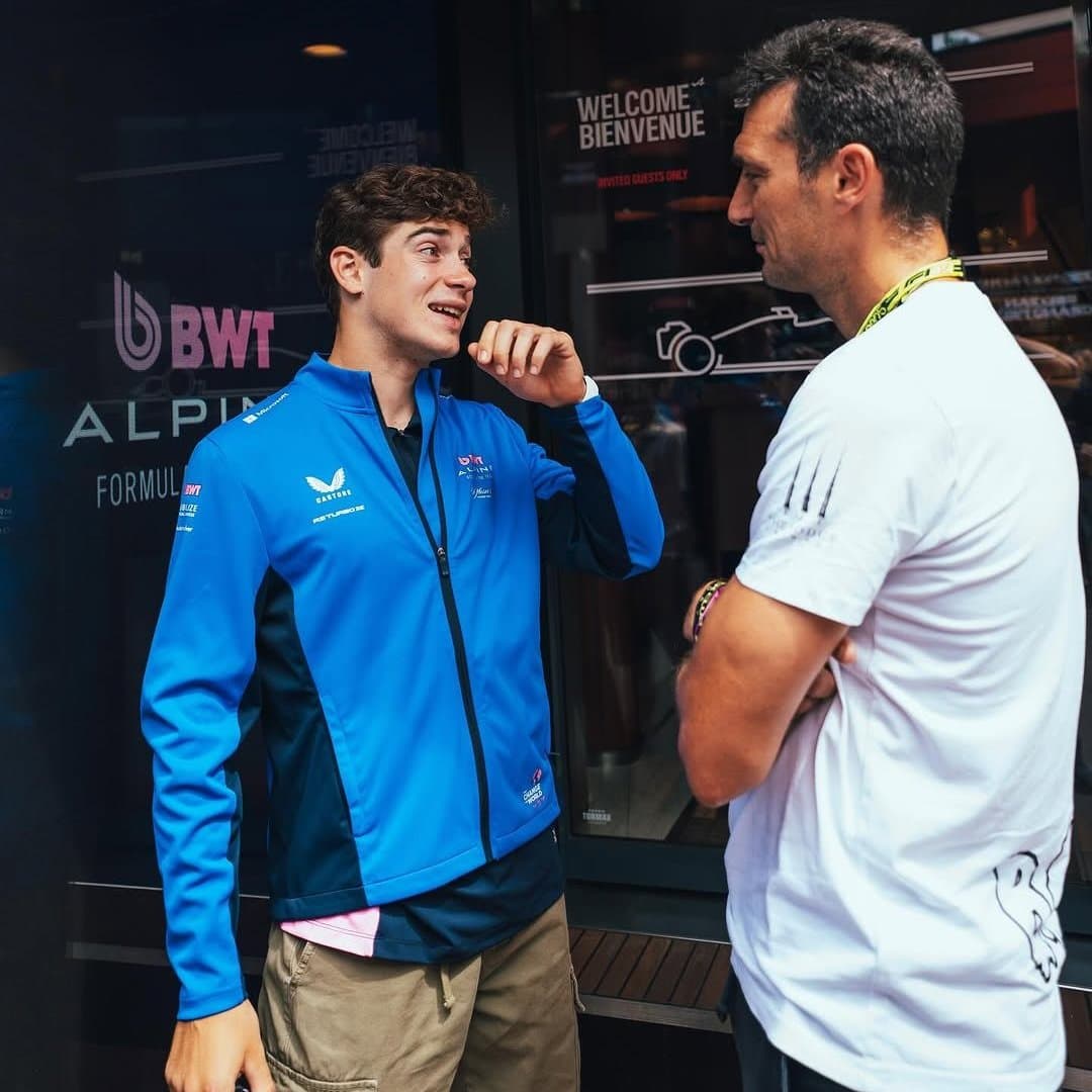 Alpine recordó la visita de Scaloni al paddock de Bélgica 2025 con Colapinto