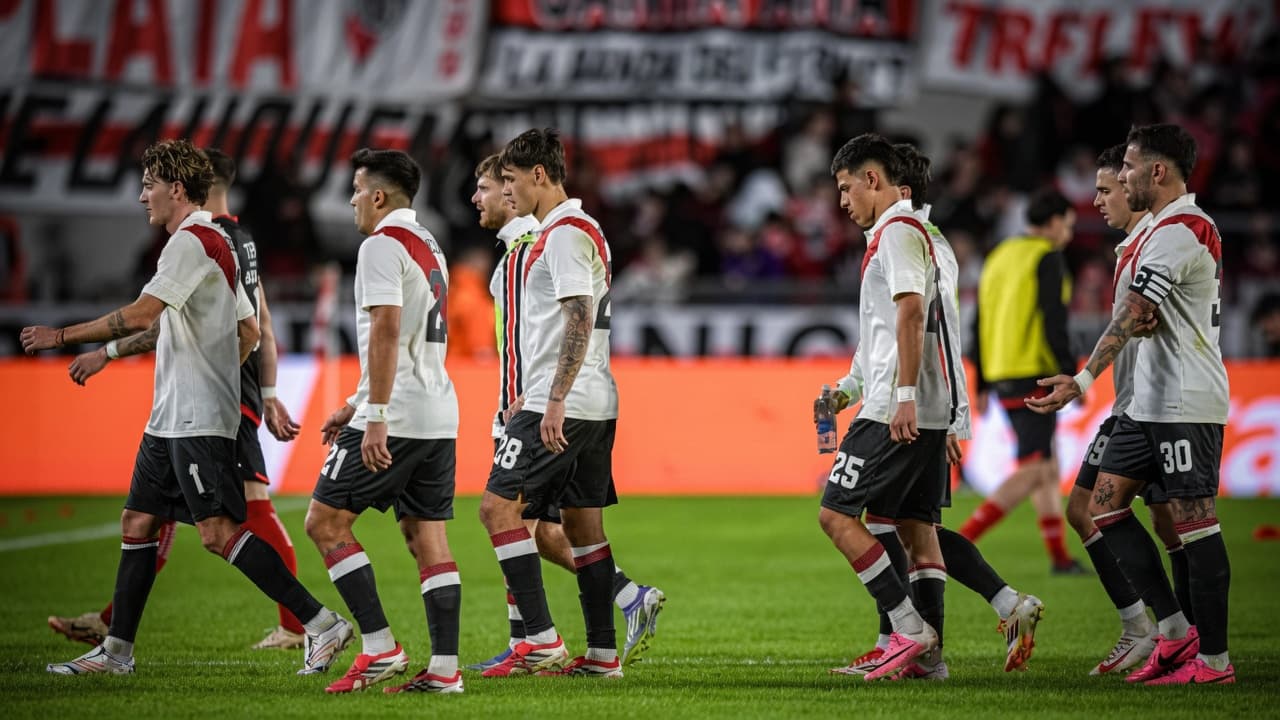Silbidos en el Monumental: River cayó ante Barracas y suma dos derrotas seguidas en el semestre