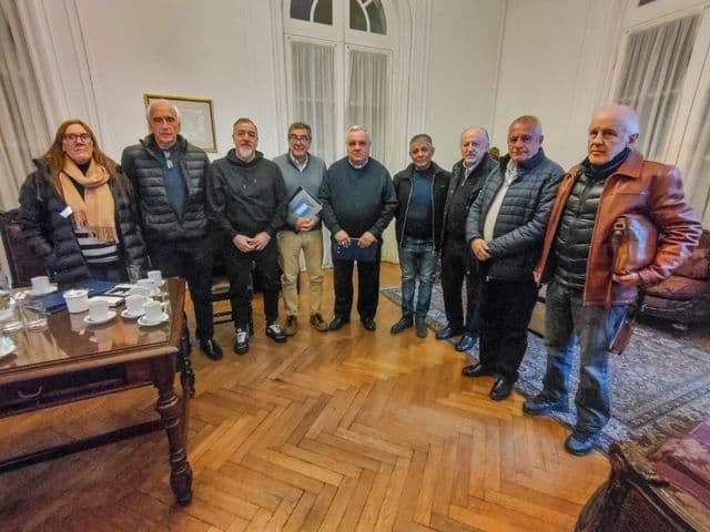 La CGT y las dos CTA se reunieron con el Episcopado para dialogar sobre la crisis social