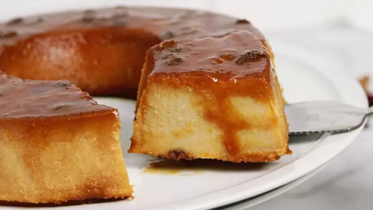 Budín de pan con dulce de leche: receta clásica con toque de ron y limón