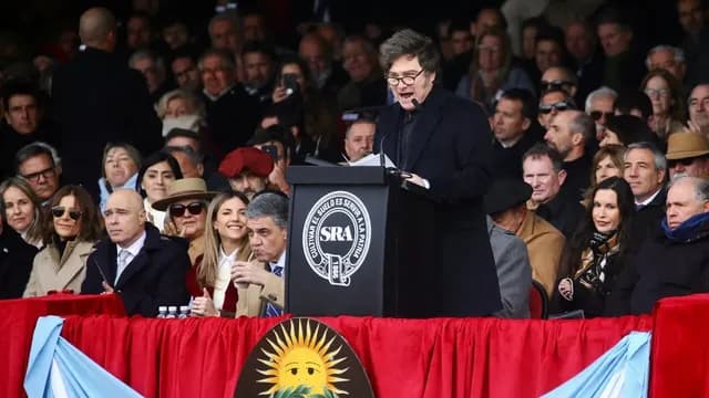 Milei prometió eliminar las retenciones en la Rural pero no dio plazos ni cifras