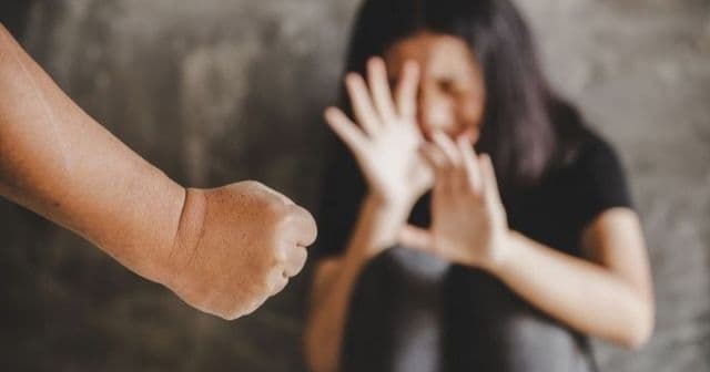Chubut: un hombre se disparó ante la Policía tras agredir a su pareja y un testigo apareció muerto